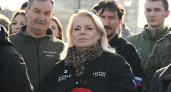 Яна Поплавская возложила цветы к камню будущего памятника героям в Судже