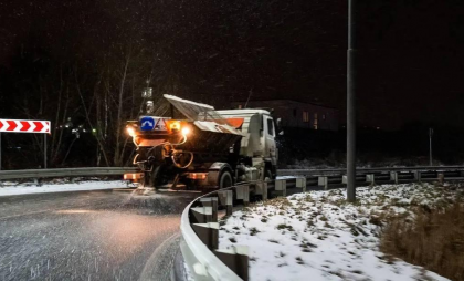 Первый снег в Курской области: 128 единиц техники расчищают дороги